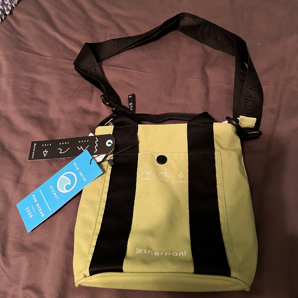 NWT Sherpani Lime and Black Messenger Bag